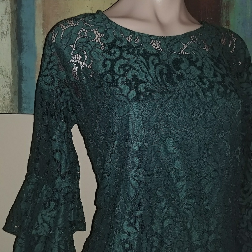 SOLITAIRE JADE GREEN LACE RUFFLE SLEEVE LAYERED - Picture 3 of 6